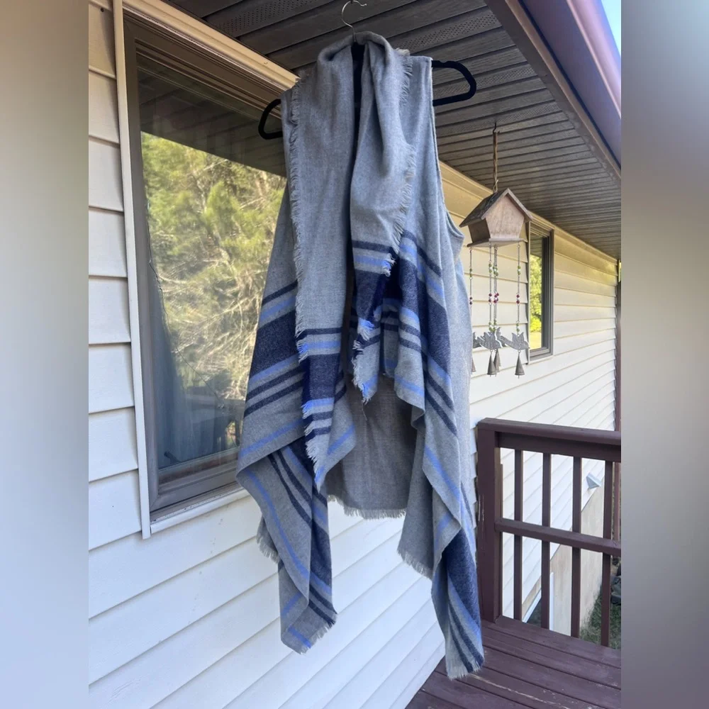 Aerie Gray Blue stripe One size Shawl poncho - Picture 4 of 5